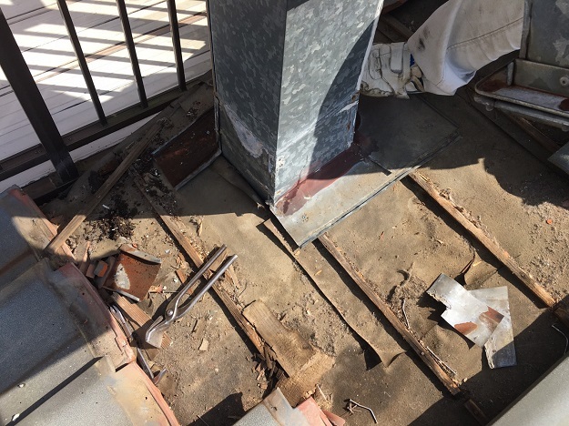 姫路市の屋根修繕における干渉瓦の撤去